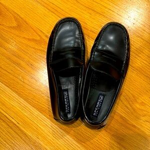Sperry Boys size 6.5 Black loafers Very Goid pre-owned condition!